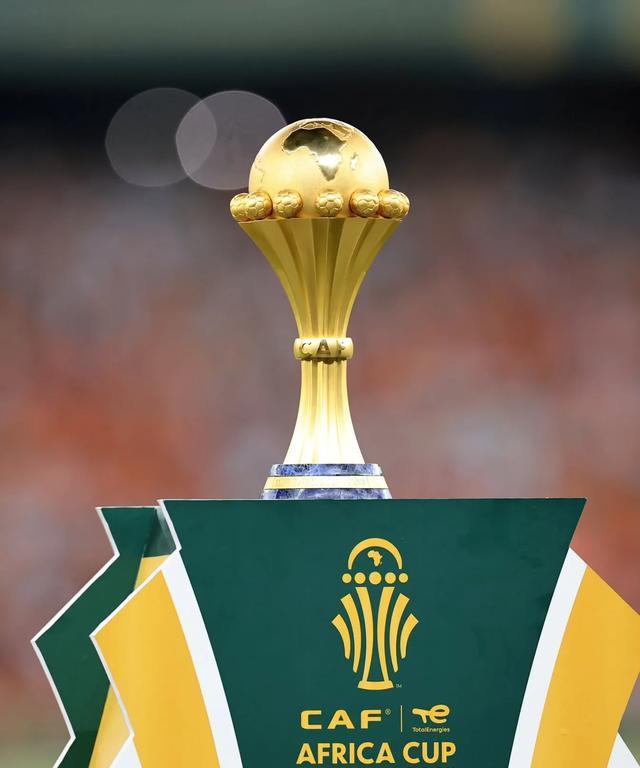 半场战报：博洛尼亚1-2克雷莫内塞，奥尔索利尼点射，瓦尔迪、帕耶罗破门（半场战况：博洛尼亚1-2暂落后克雷莫内塞，奥尔索利尼点球得分，瓦尔迪与帕耶罗破门）