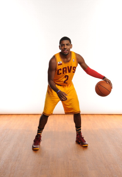 记者：如今国脚级球员税后拿100万甚至几十万年薪越来越普遍（记者：国脚级球员税后年薪百万乃至数十万日趋普遍）