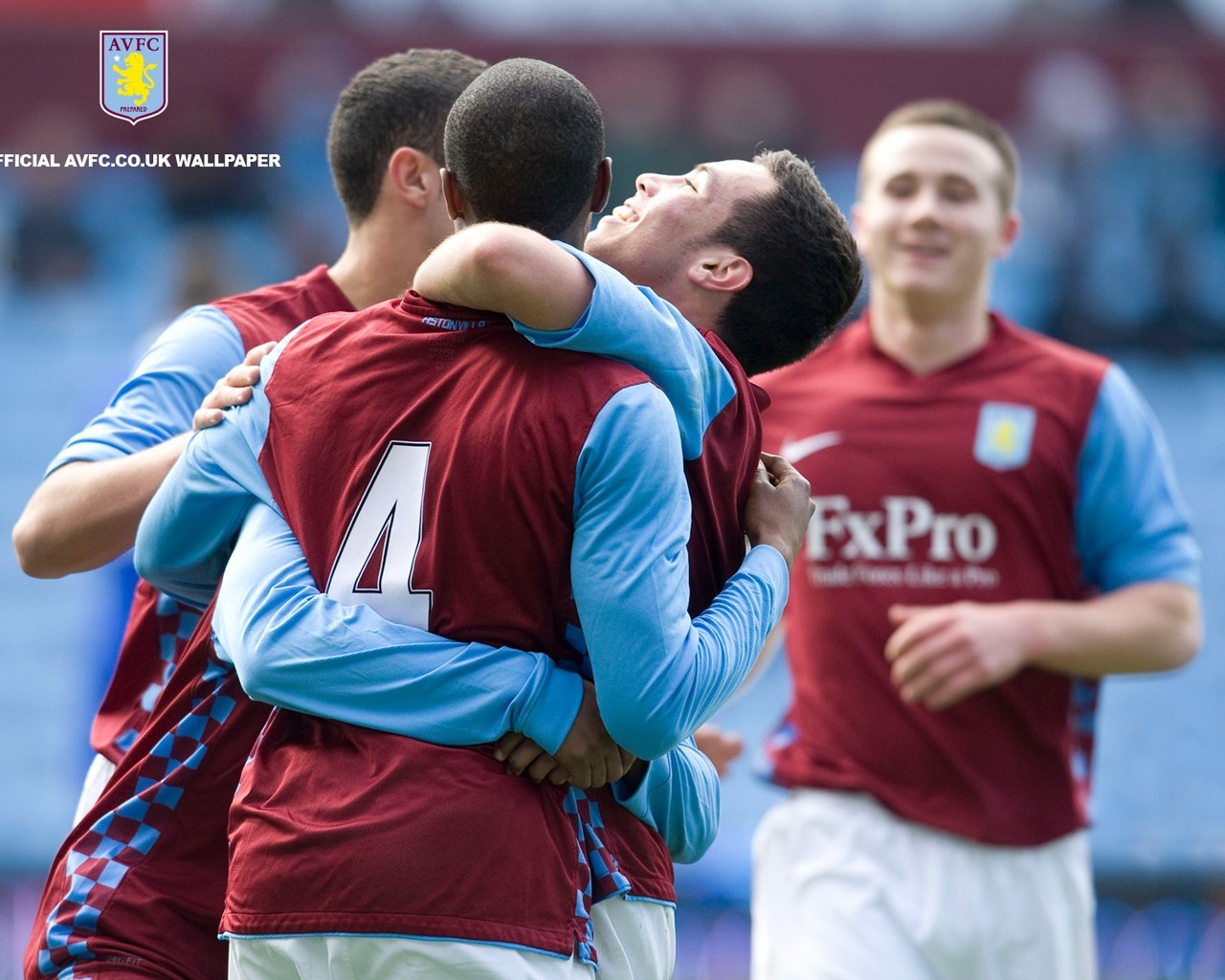 他就是球队的心脏（他是这支球队的灵魂）