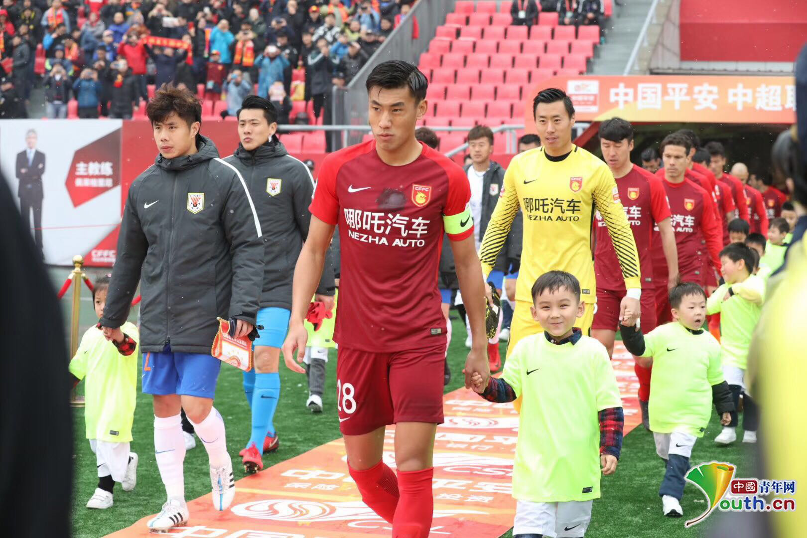 孙颖莎王楚钦赛前训练气氛轻松，大头仰头大笑，大笑引发全场欢笑（孙颖莎王楚钦赛前训练氛围轻松，大头仰天大笑点燃全场笑声）