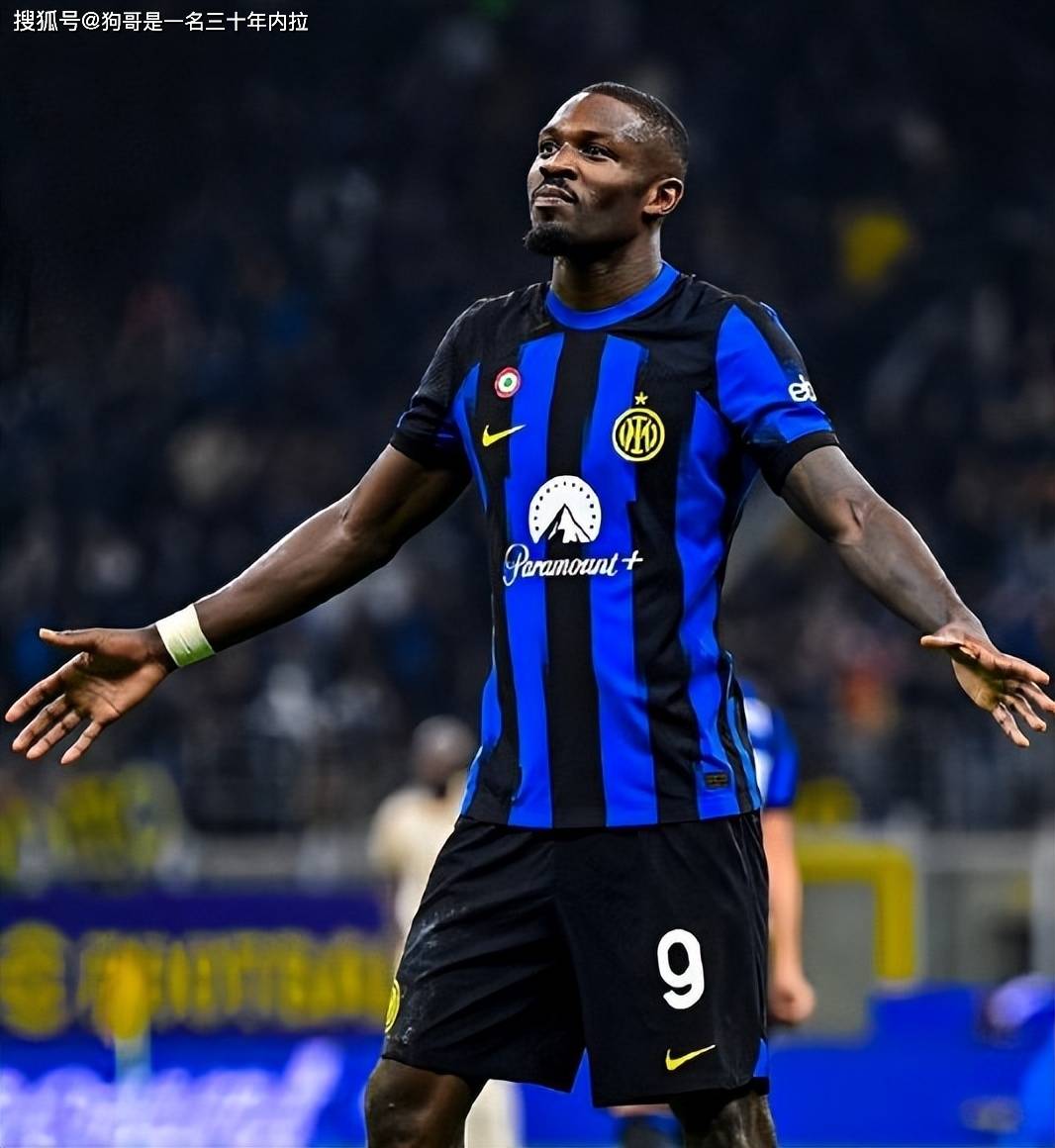 再见曼联？霍伊伦：下赛季我会用意大利语接受采访（告别曼联？霍伊伦称下赛季将用意大利语受访）