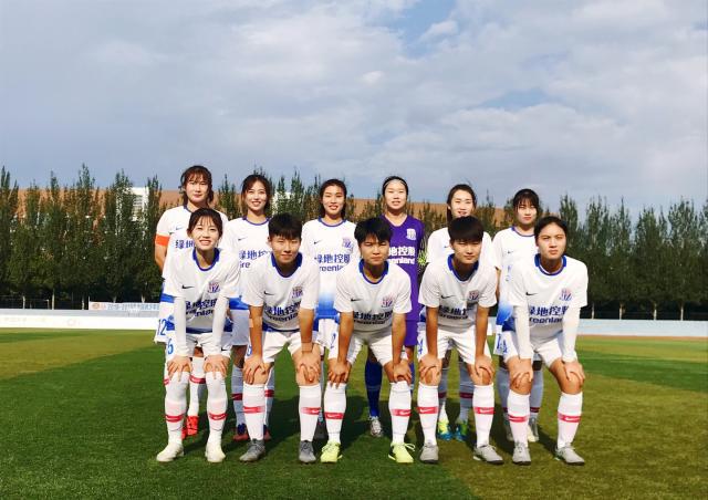 球员不满情绪写在脸上（球员怒气难掩）