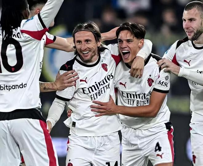 WTA年度大奖提名揭晓：荣誉归属几无悬念，网坛新秩序悄然成型（WTA年度大奖提名出炉：得主呼之欲出，网坛新格局正成形）