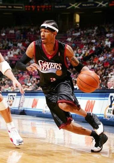 斯基拉：一家英超俱乐部询问了米兰前锋圣地亚哥的信息（斯基拉：英超球队已打听米兰前锋圣地亚哥的情况）