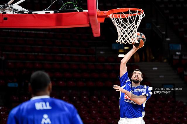 高效发挥！亚历山大半场6中5拿到17分3篮板3助攻（手感火热！亚历山大半场6投5中砍下17分3篮板3助攻）