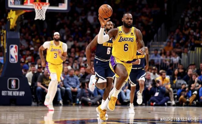 F1拉斯维加斯站：维斯塔潘夺冠！诺里斯第2，拉塞尔第3（F1拉斯维加斯大奖赛：维斯塔潘称雄，诺里斯亚军，拉塞尔季军）