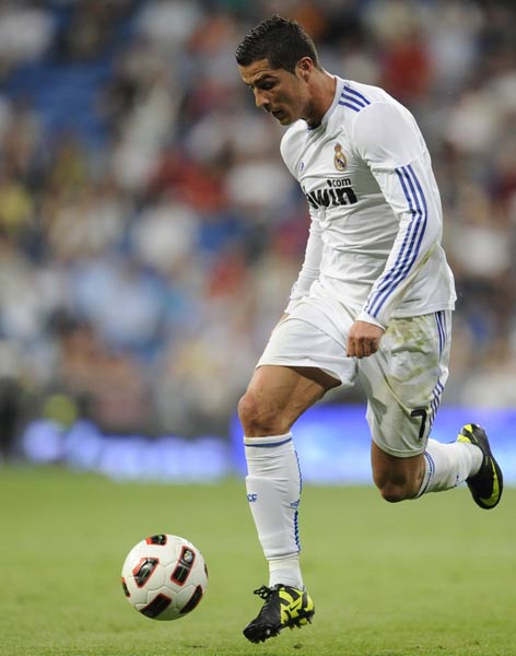 意媒：伊布、费拉拉入选米兰冬奥会火炬传递阵容（意媒：伊布、费拉拉被选为米兰冬奥会火炬手）