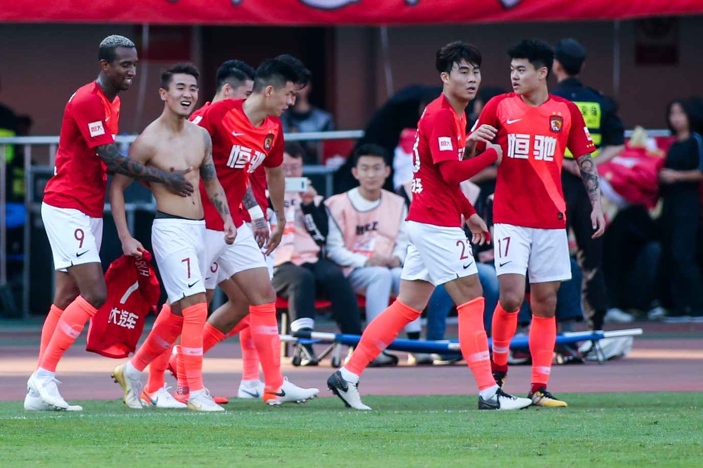 强势反弹！尤文近7场比赛赢下6场，本赛季前16场合计仅取5胜（尤文强势回暖：近7战6胜，赛季前16场仅5胜）
