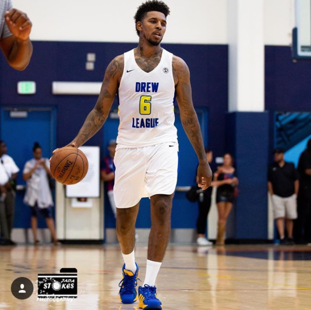 掘金约基奇三双末节爆发（掘金核心约基奇砍三双 末节火力全开）