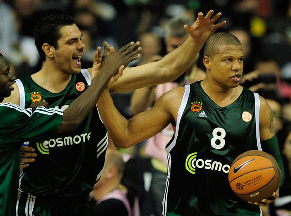 里夫斯说自己扣篮比东契奇多！后者回应：他不抢篮板也不防守（里夫斯称扣篮次数胜过东契奇，东契奇回应：他既不抢篮板也不防守）