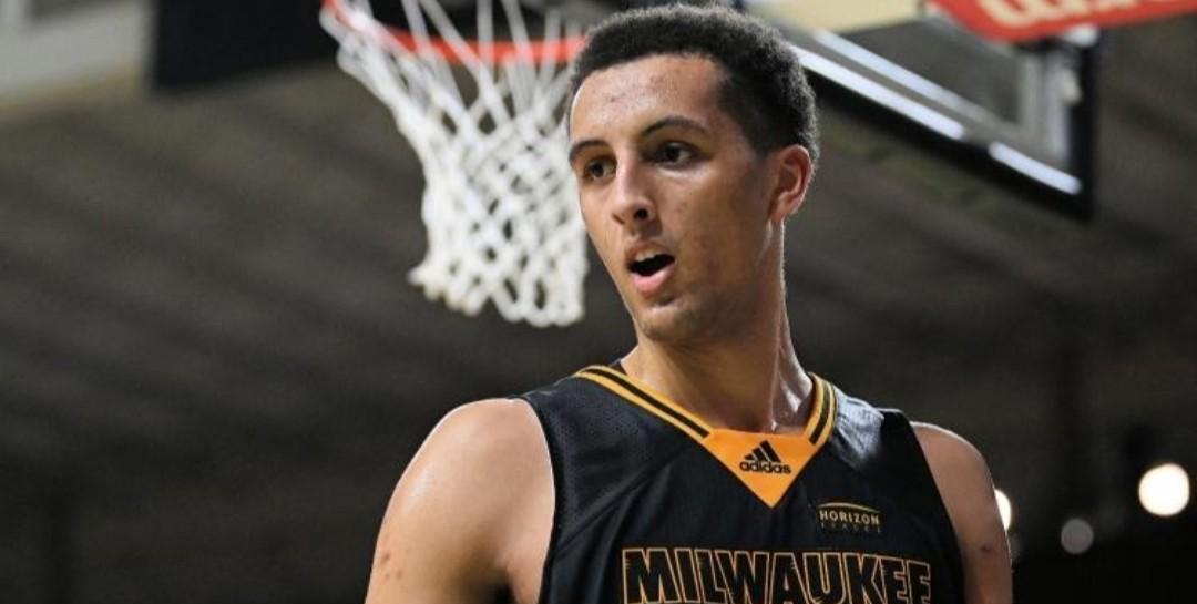 欧冠淘汰赛门票暴涨引发球迷抗议（欧冠淘汰赛票价飙升，球迷群起抗议）