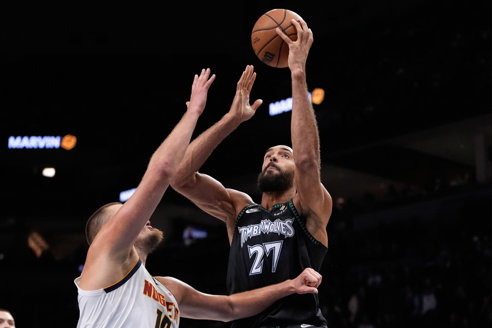 曼纳：因西涅是一名伟大的球员，但那不勒斯不会召回他（曼纳：因西涅实力非凡，但那不勒斯不考虑让其回归）